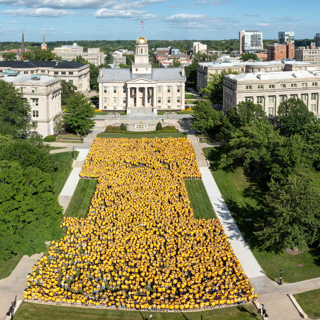Aerial photo of the incoming class of 2025 creating a block I