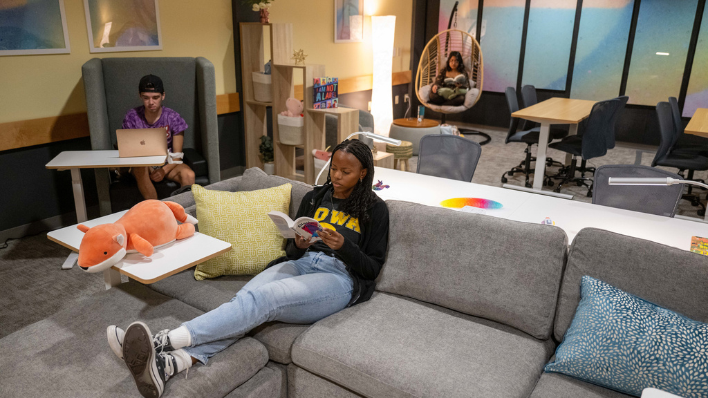 Students in the new SDS lounge