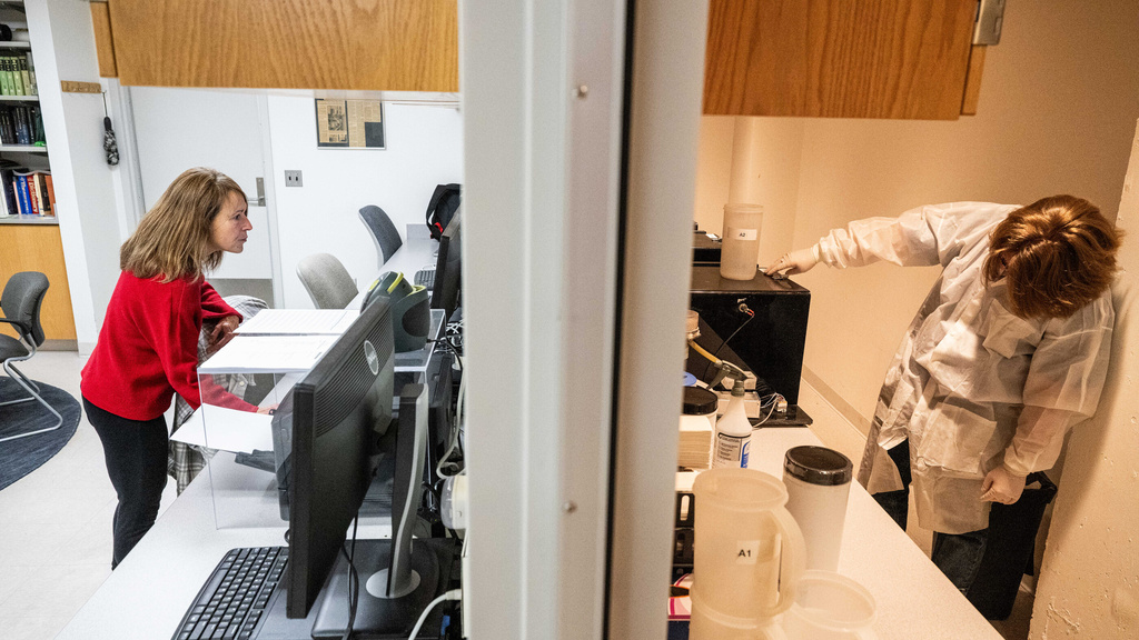 Comparative Cognition Laboratory with Research Scientist Leyre Castro and Undergraduate Researcher Caleb Powers 